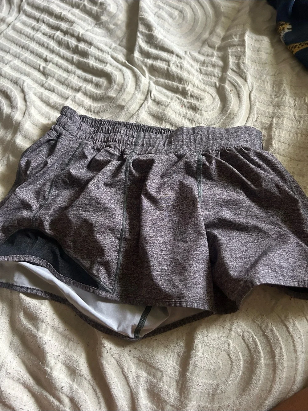 lululemon athletica Women's Heather Charcoal Running Shorts - Picture 2 of 2